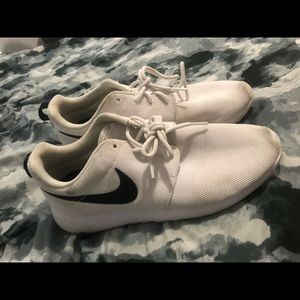 White Nike’s women